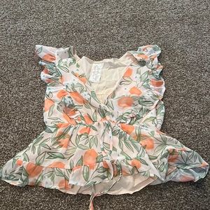 Super cute Women’s size S lemon top